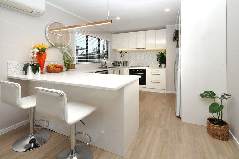 Photo of property in 27a Tahi Terrace, Glen Eden, Auckland, 0602