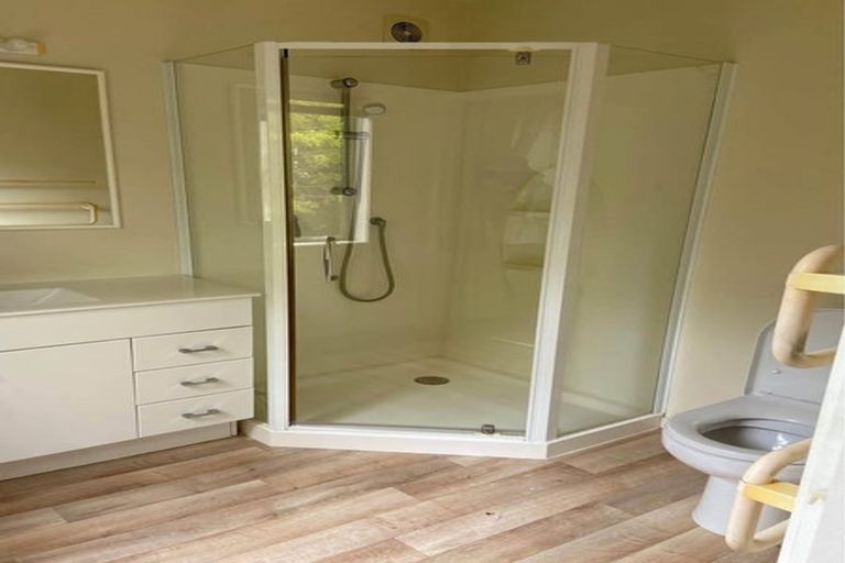 Photo of property in 9 Lyons Avenue, Murrays Bay, Auckland, 0630