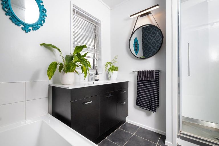 Photo of property in 30 Durham Avenue, Tamatea, Napier, 4112