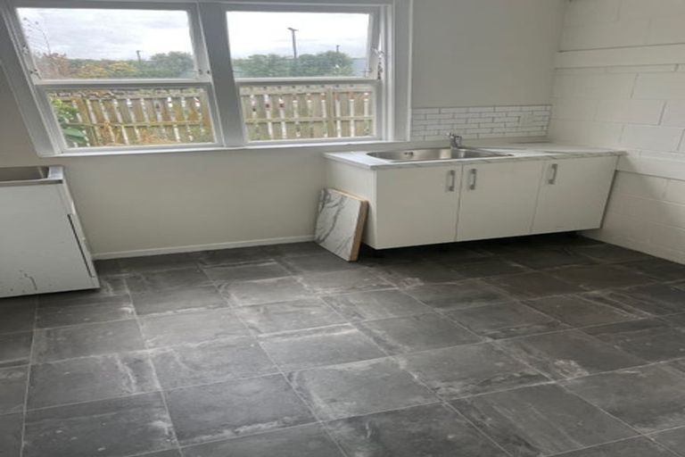 Photo of property in 12 Michelle Place, Mangere, Auckland, 2022