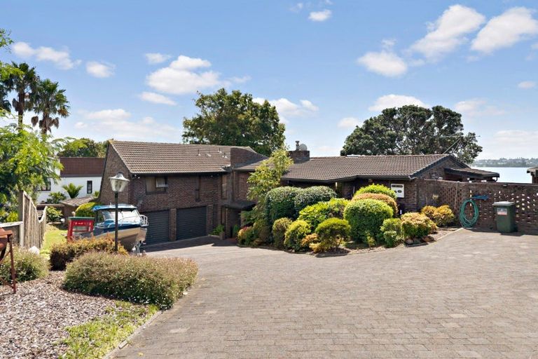 Photo of property in 19 Sanctuary Point, Sunnyhills, Auckland, 2010
