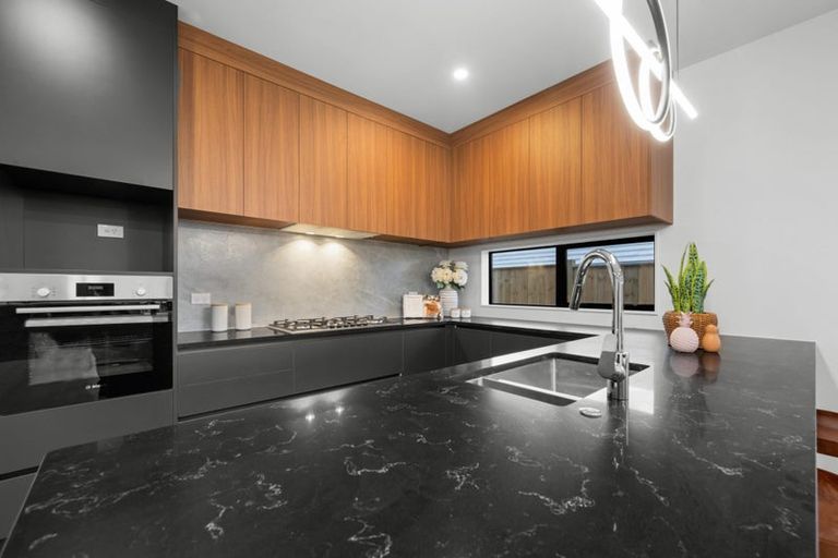 Photo of property in 7 Awa Avenue, Helensville, 0800