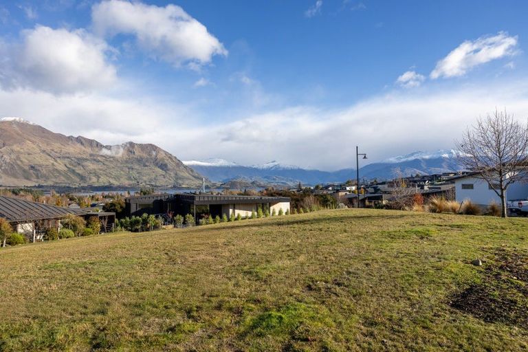 Photo of property in 5 Karearea Rise, Wanaka, 9305