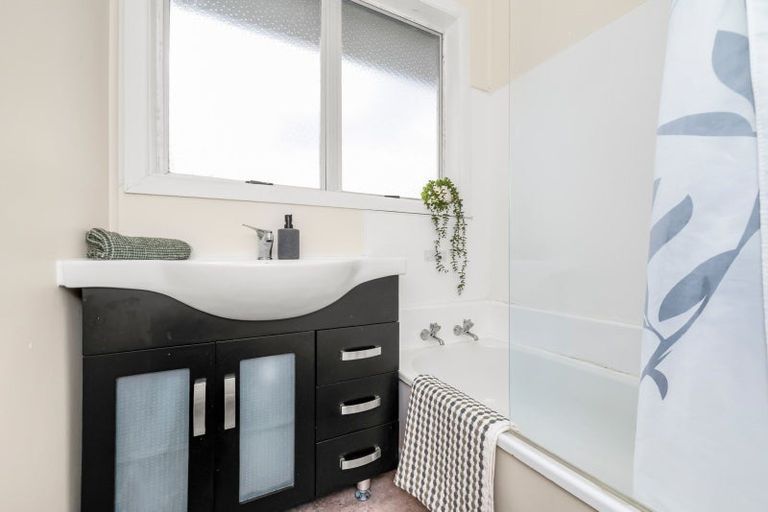 Photo of property in 4 Thomson Grove, Stokes Valley, Lower Hutt, 5019