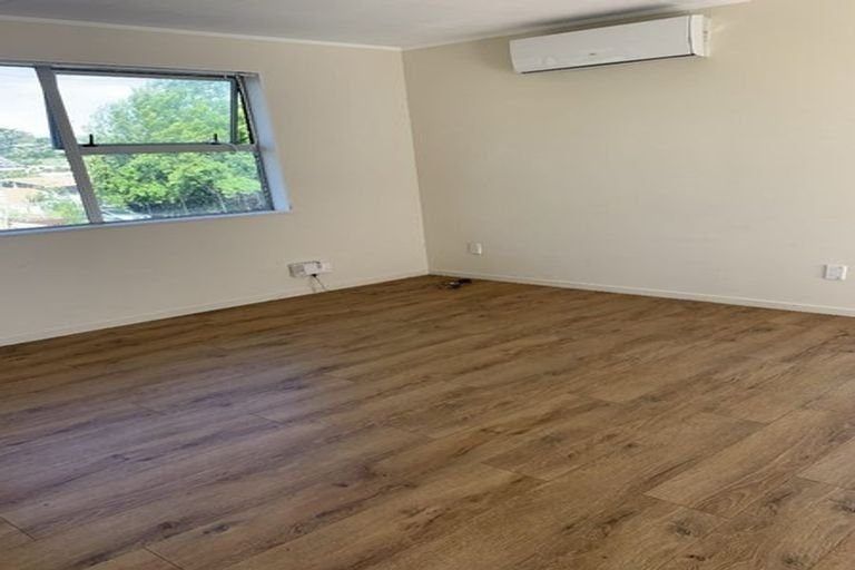 Photo of property in 13 Cockayne Crescent, Sunnynook, Auckland, 0620