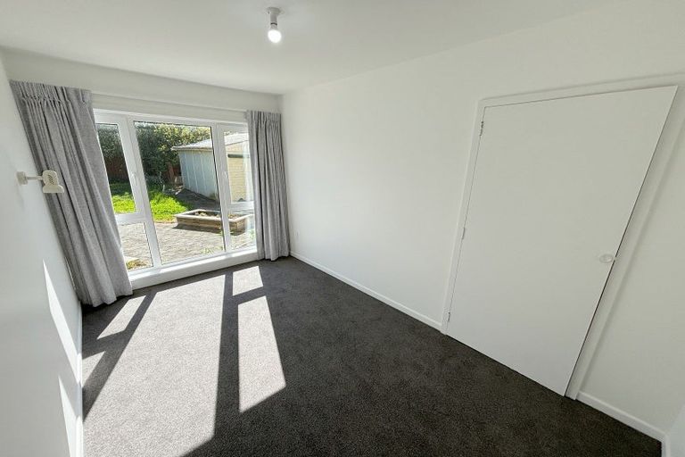 Photo of property in 5 Brookby Crescent, Avonhead, Christchurch, 8042