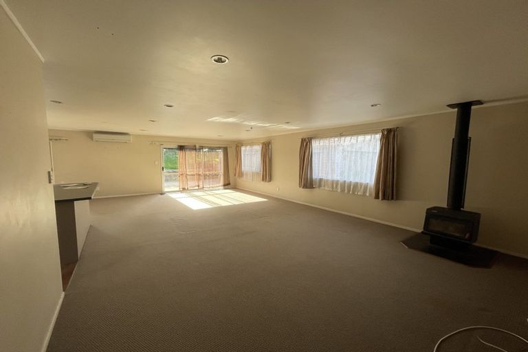 Photo of property in 28 Glenfinn Place, Massey, Auckland, 0614