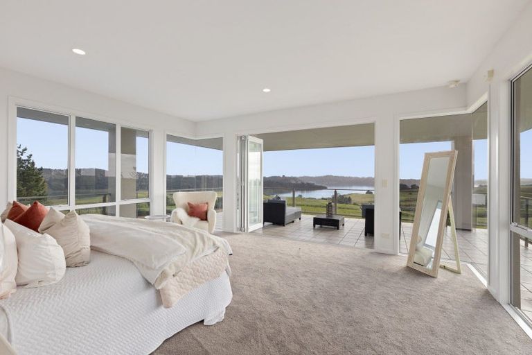 Photo of property in 189 Vaughans Road, Okura, Albany, 0792