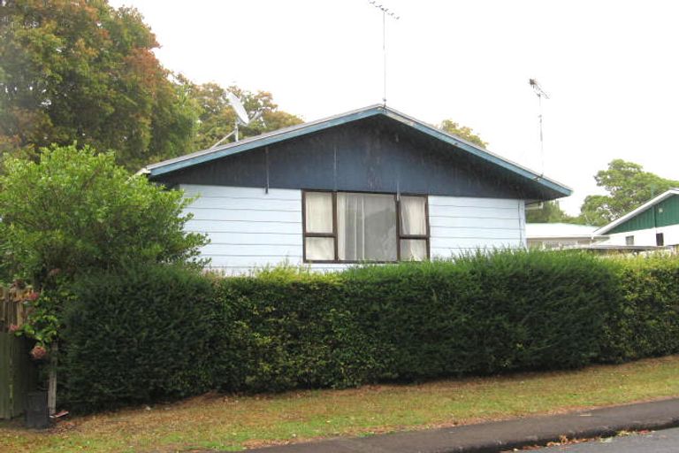 Photo of property in 1 Tracey Terrace, Te Atatu South, Auckland, 0602