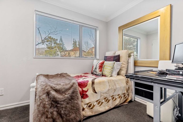 Photo of property in 32a Colwill Road, Massey, Auckland, 0614