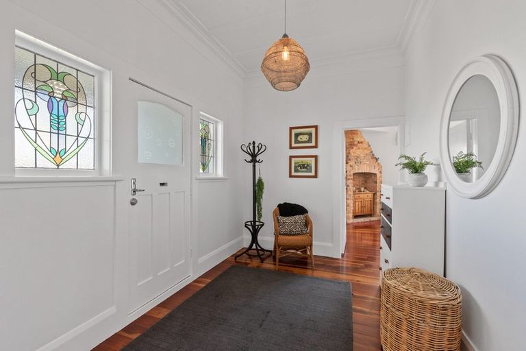 Photo of property in 56 Norwood Road, Bayswater, Auckland, 0622