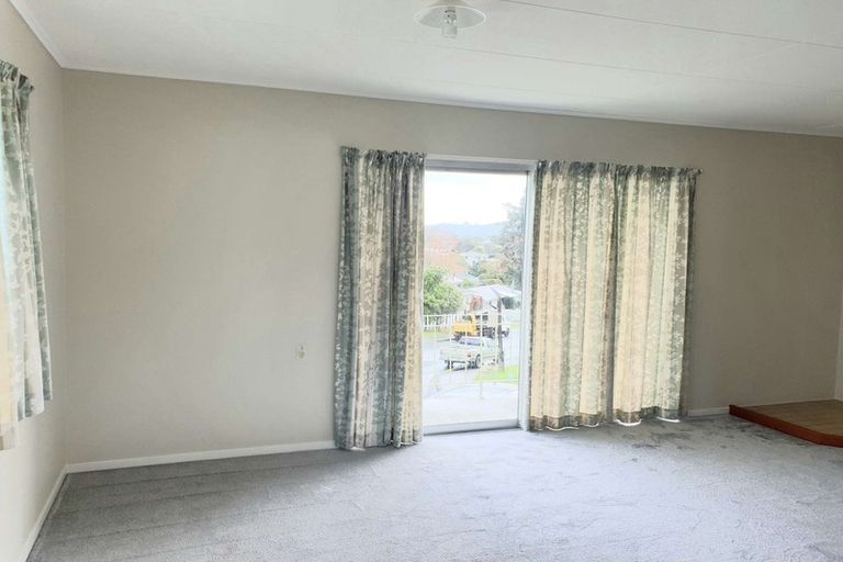 Photo of property in 2/35 Paramu Avenue, Birkdale, Auckland, 0626
