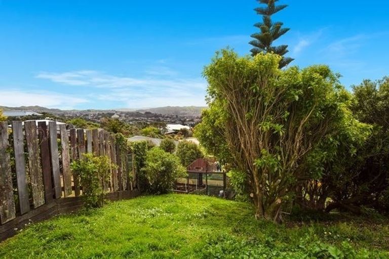 Photo of property in 59 Baylands Drive, Newlands, Wellington, 6037