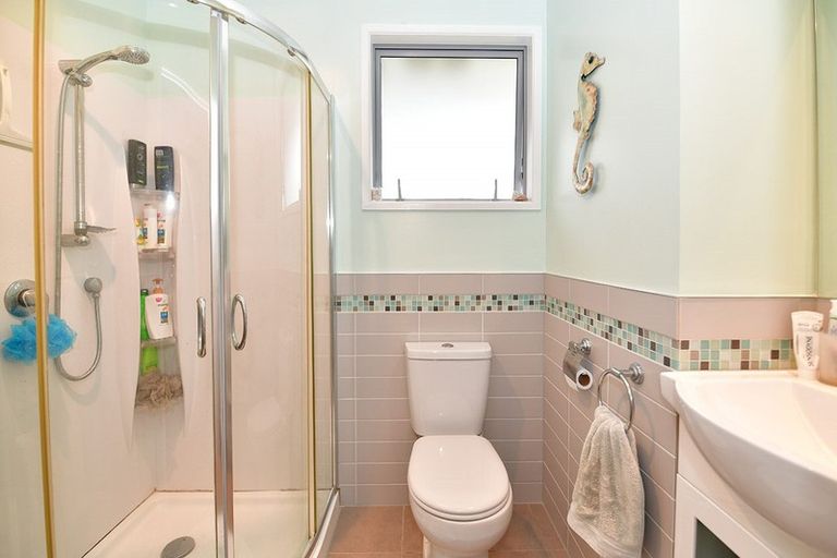 Photo of property in 12 Tawhana Crescent, Red Beach, 0932