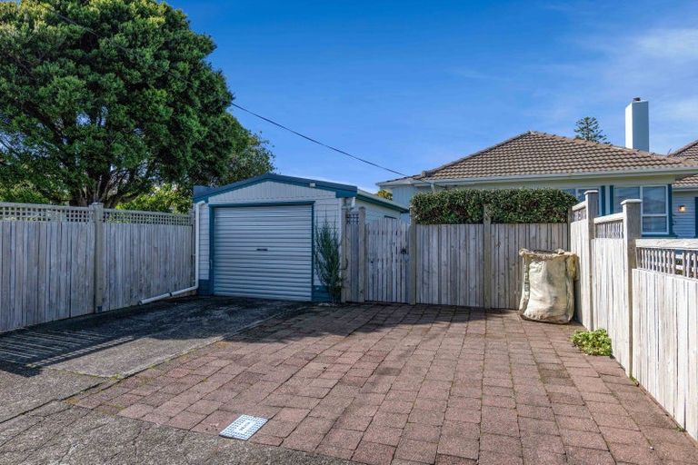 Photo of property in 125 Seaview Road, Westown, New Plymouth, 4310