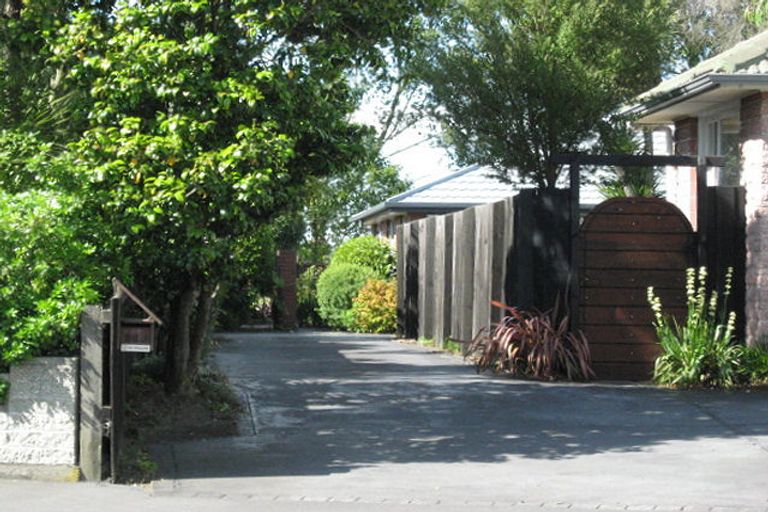 Photo of property in 28 Woodbury Street, Avonhead, Christchurch, 8042
