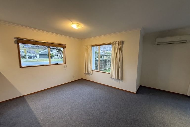 Photo of property in 42 Meadowstone Drive, Wanaka, 9305
