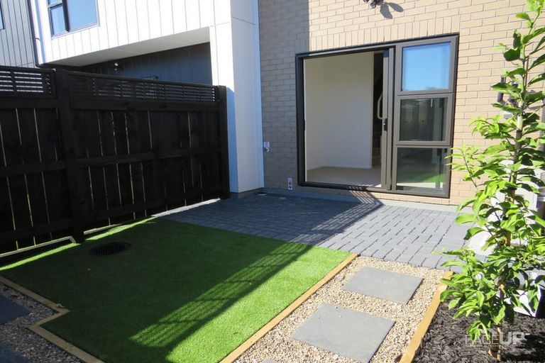 Photo of property in 18 Manarini Road, Westgate, Auckland, 0614