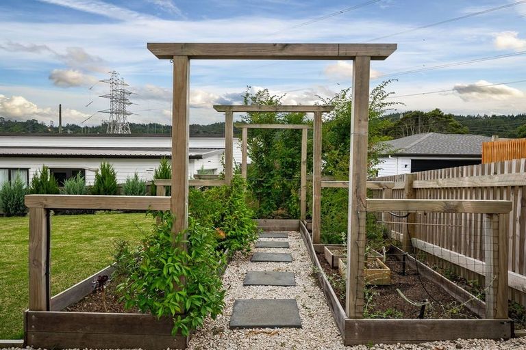 Photo of property in 37 Josh Road, Huapai, Kumeu, 0810