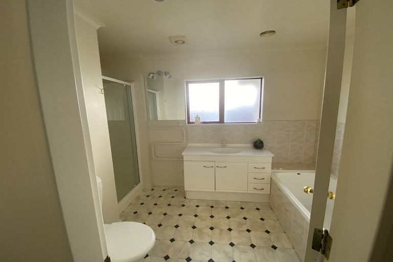 Photo of property in 27 Amesbury Drive, Churton Park, Wellington, 6037