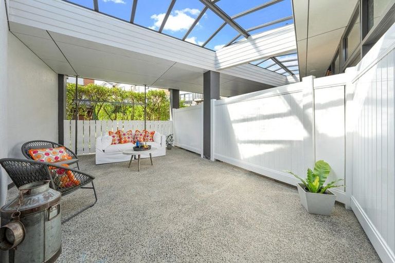 Photo of property in 1/176 Mcleod Road, Te Atatu South, Auckland, 0610