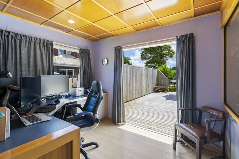 Photo of property in 8 Darcy Place, Massey, Auckland, 0614