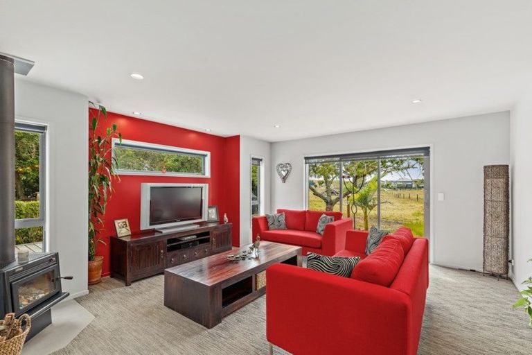 Photo of property in 232 Rimmer Road, Helensville, 0875