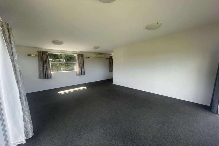Photo of property in 84 Salford Street, Newlands, Wellington, 6037
