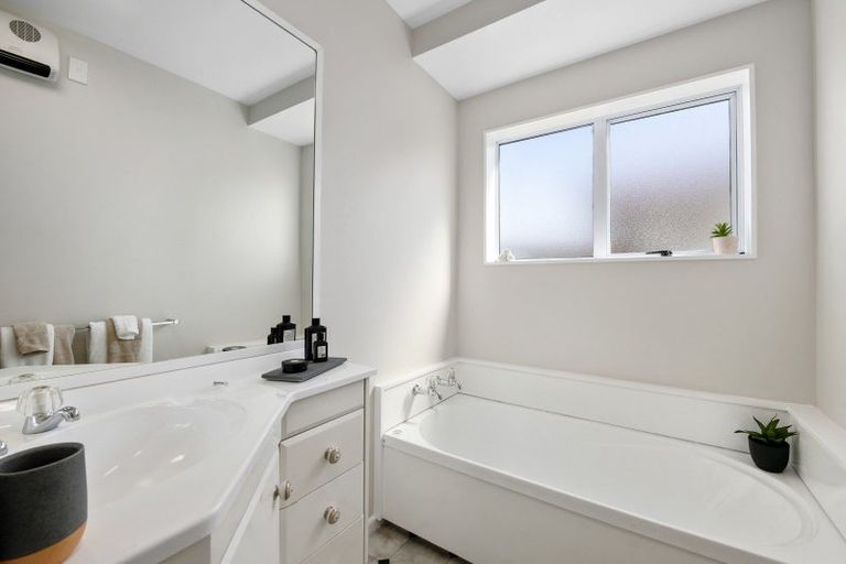 Photo of property in 29f2- Lane Street, Wallaceville, Upper Hutt, 5018
