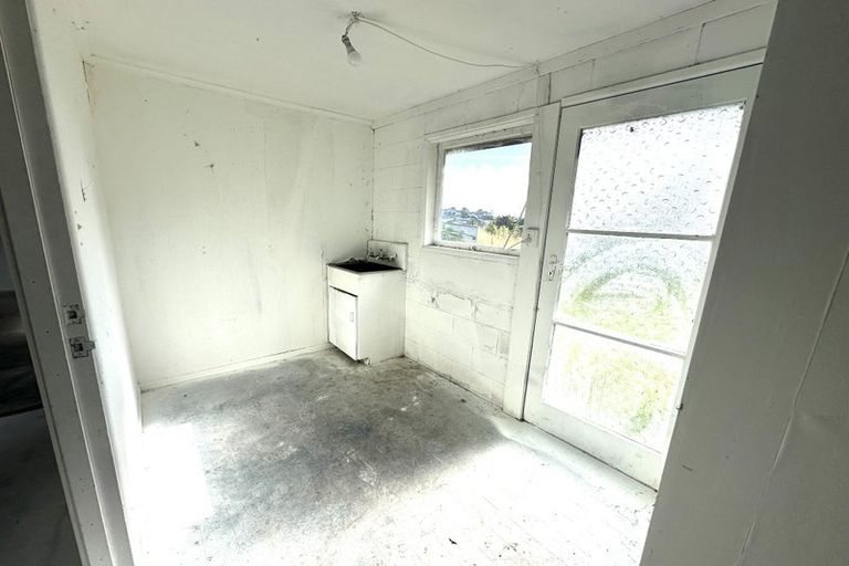 Photo of property in 305 Don Buck Road, Massey, Auckland, 0614