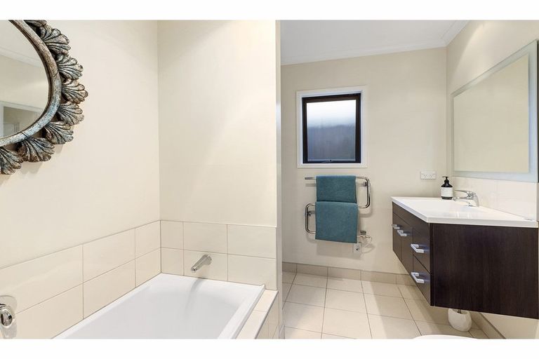 Photo of property in 12 Whitu Street, Khandallah, Wellington, 6035