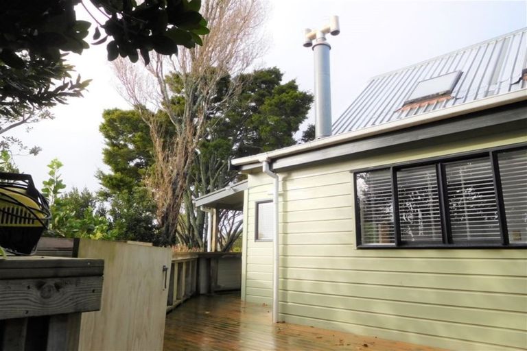 Photo of property in 28 Sunset Road, Unsworth Heights, Auckland, 0632