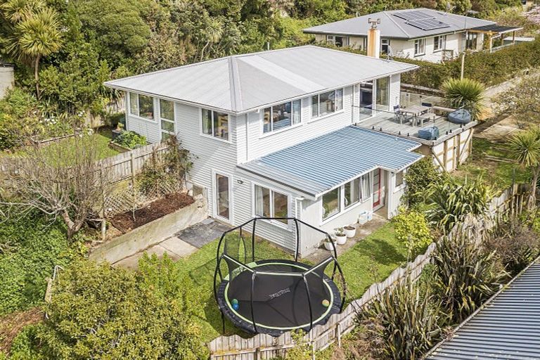 Photo of property in 81 Severn Street, Island Bay, Wellington, 6023