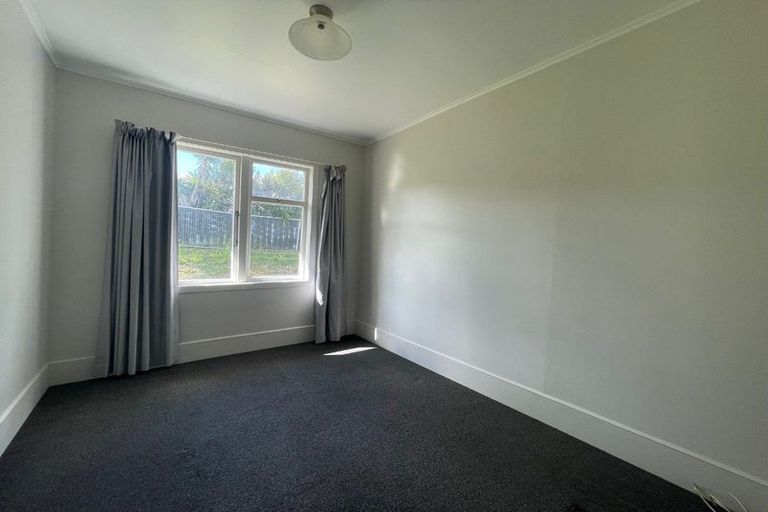 Photo of property in 10 Christmas Road, Manurewa, Auckland, 2102