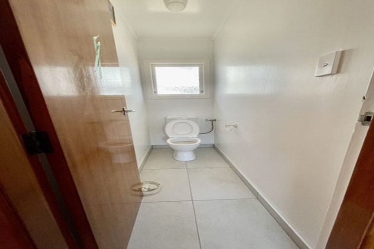 Photo of property in 76 Stewart Drive, Newlands, Wellington, 6037