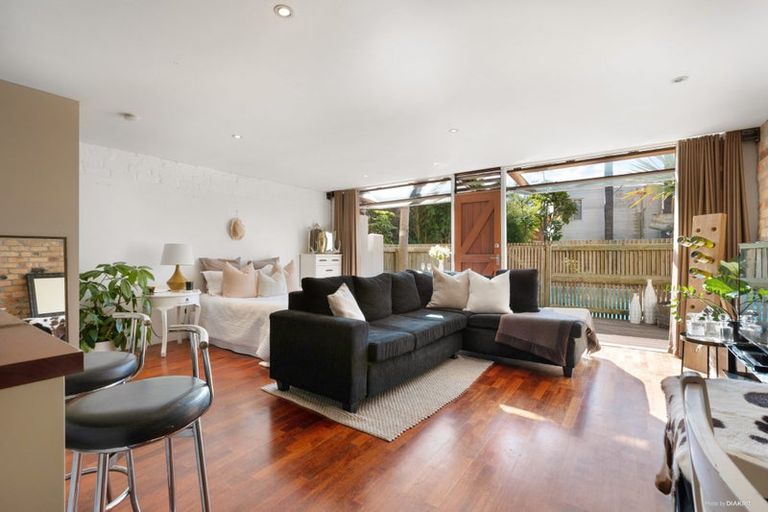 Photo of property in 25/73 Princes Street, Northcote Point, Auckland, 0627