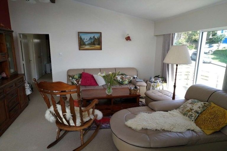 Photo of property in 9 Chisbury Street, Churton Park, Wellington, 6037