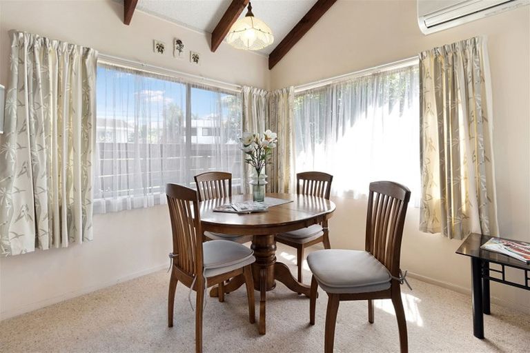 Photo of property in 86 Roberts Road, Te Atatu South, Auckland, 0610