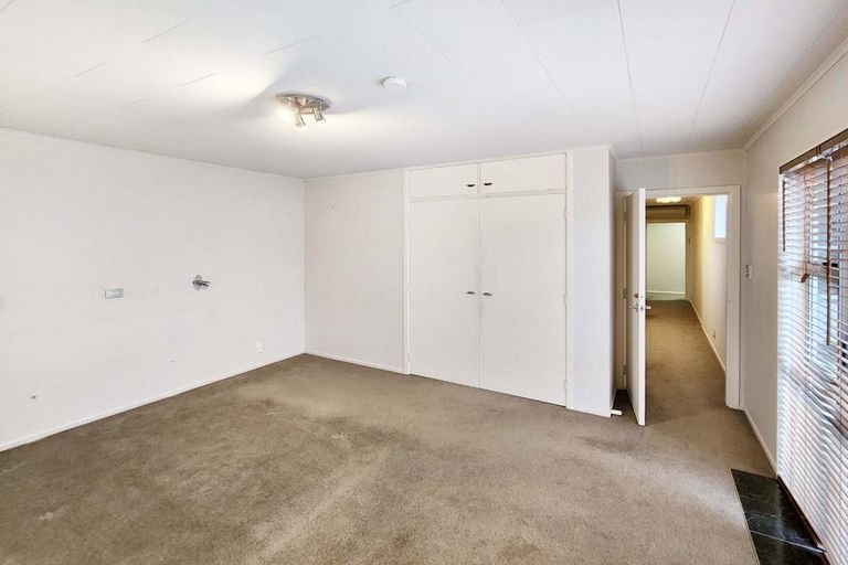 Photo of property in 215 Stokes Valley Road, Stokes Valley, Lower Hutt, 5019