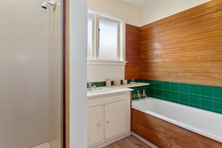 Photo of property in 180 Avonhead Road, Avonhead, Christchurch, 8042