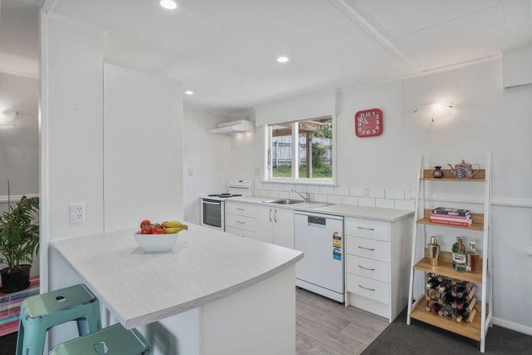 Photo of property in 36 Gray Avenue, Paraparaumu Beach, Paraparaumu, 5032