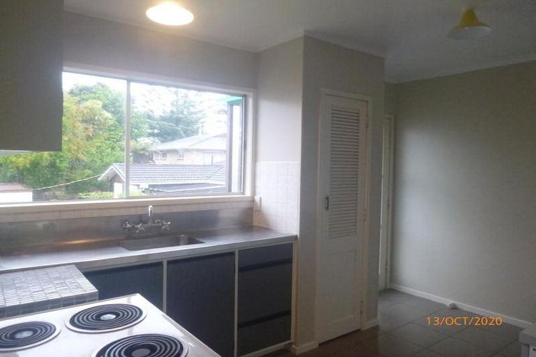 Photo of property in 1b/2 Divich Avenue, Te Atatu South, Auckland, 0610