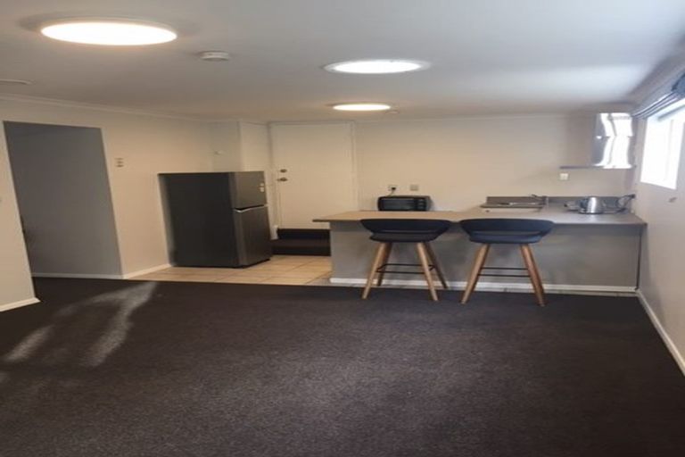 Photo of property in 2 Mcmahon Way, Paparangi, Wellington, 6037