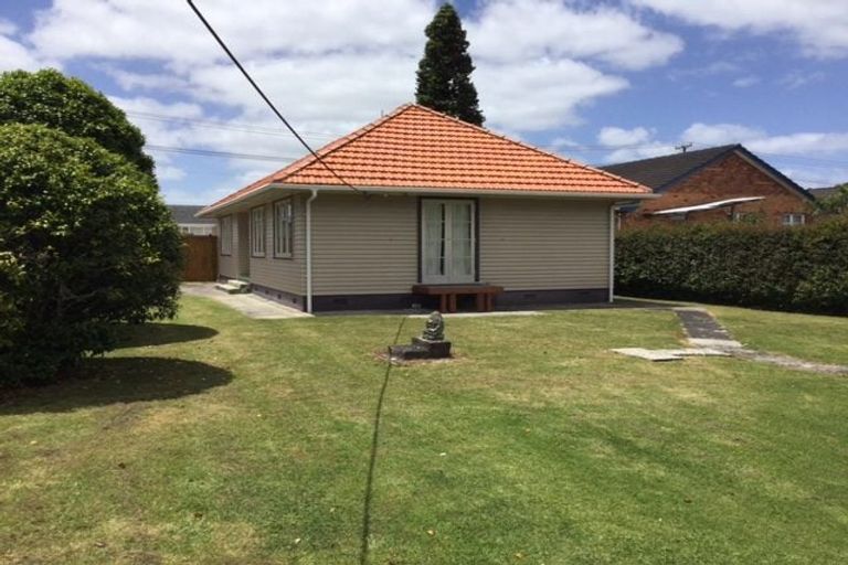 Photo of property in 64 Taikata Road, Te Atatu Peninsula, Auckland, 0610
