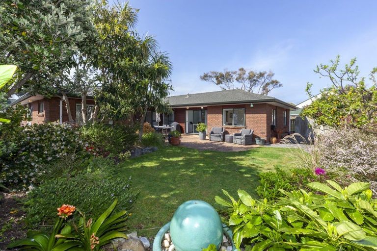Photo of property in 5 Kotuku Drive, Paraparaumu Beach, Paraparaumu, 5032