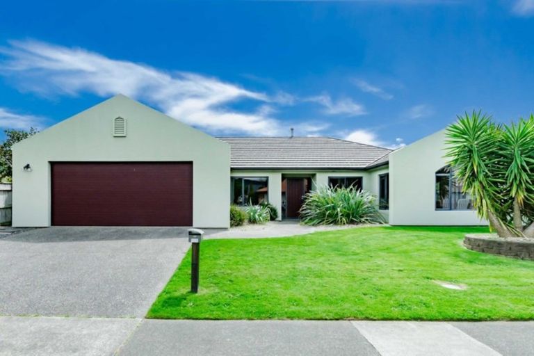 Photo of property in 17 Regent Drive, Paraparaumu Beach, Paraparaumu, 5032