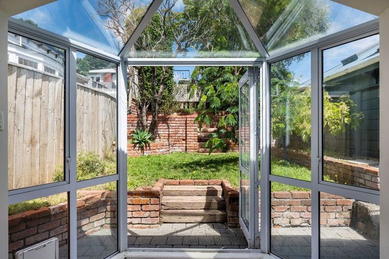 Photo of property in 74 Ellice Street, Mount Victoria, Wellington, 6011