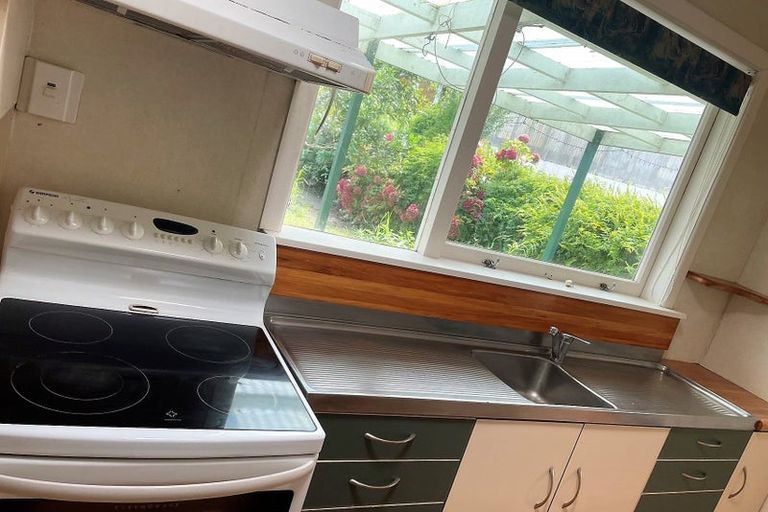 Photo of property in 27 Stottholm Road, Titirangi, Auckland, 0604