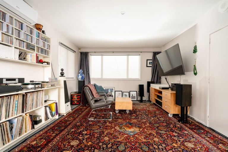 Photo of property in 10 Oxford Terrace, Mount Cook, Wellington, 6021