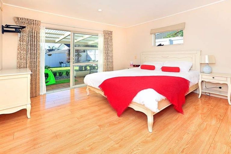 Photo of property in 10 Monivea Place, East Tamaki Heights, Auckland, 2016